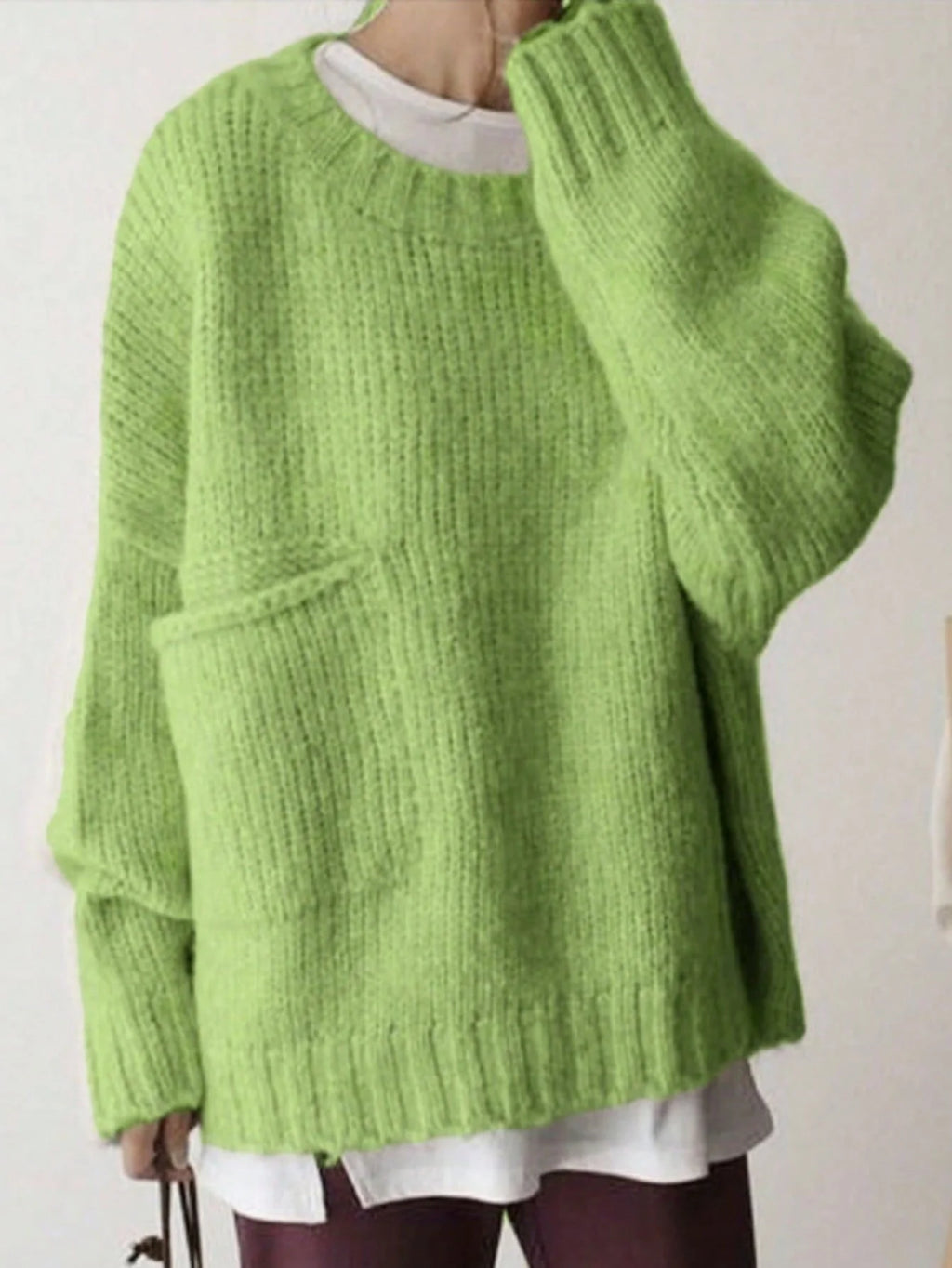 Sweater cuello redondo y bolsillos laterales