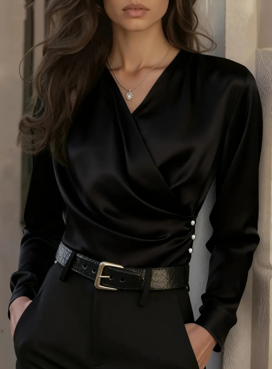 Blusa de mujer de satén con escote en V