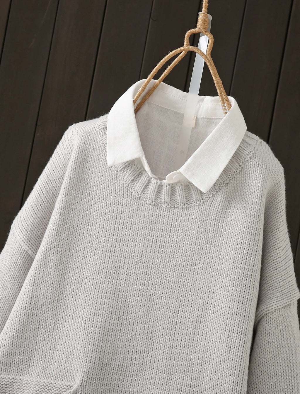 Sweater cuello redondo y bolsillos laterales