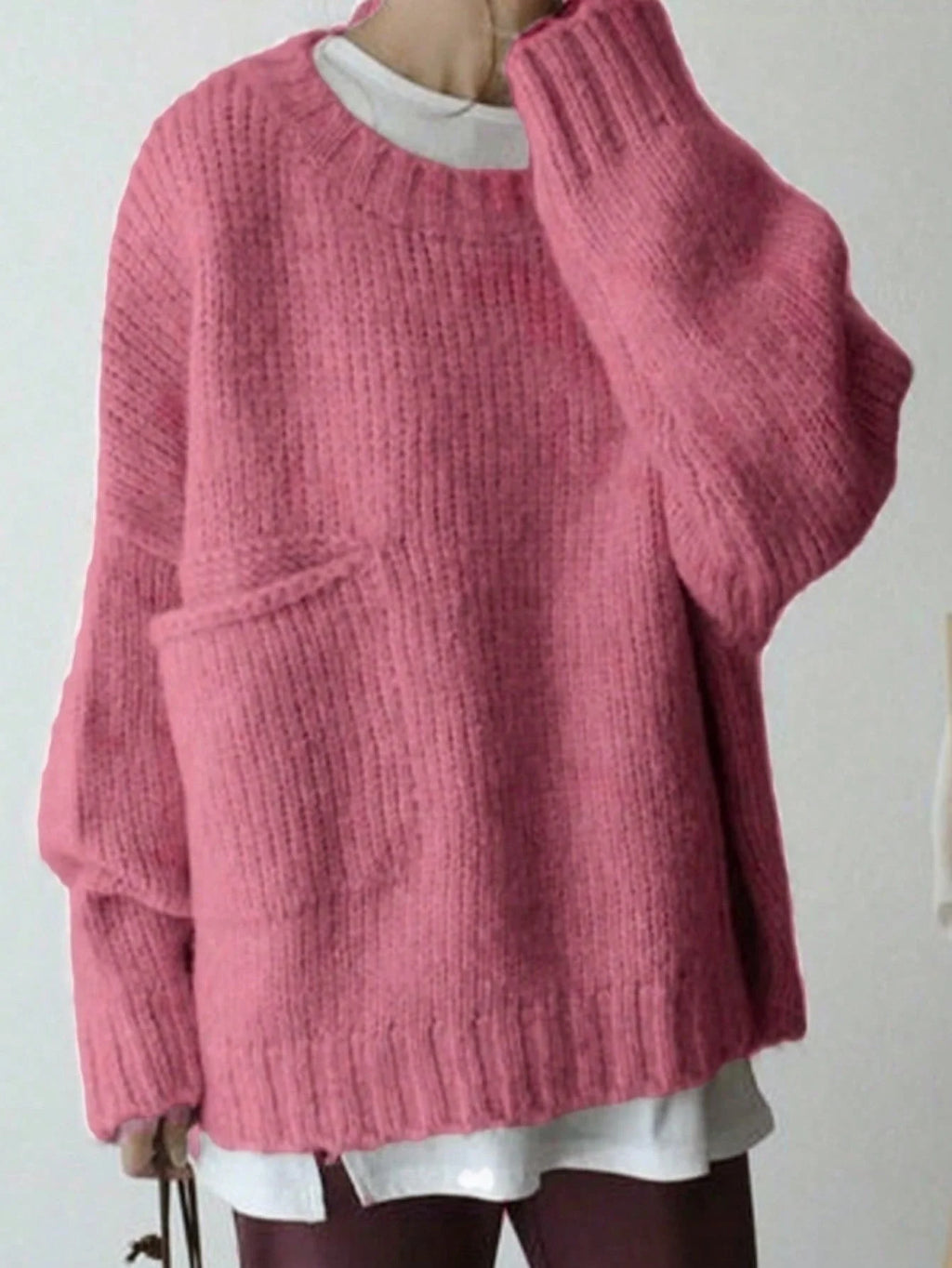 Sweater cuello redondo y bolsillos laterales