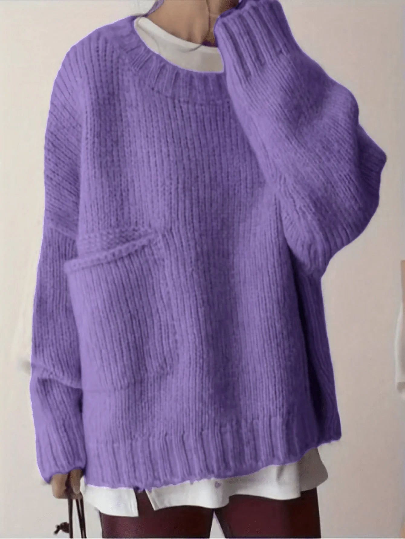 Sweater cuello redondo y bolsillos laterales